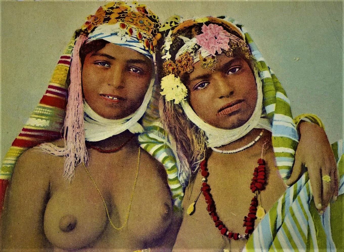 anciennes jeunes femmes maghrébines