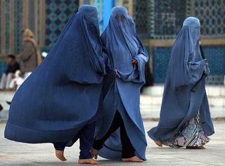 femmes arabes pieds nus